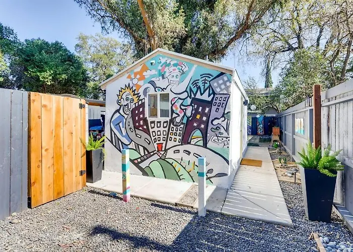 Tiny Art House Near The Beat