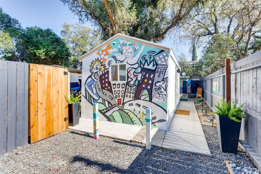 Tiny Art House Near The Beat Hébergement de vacances